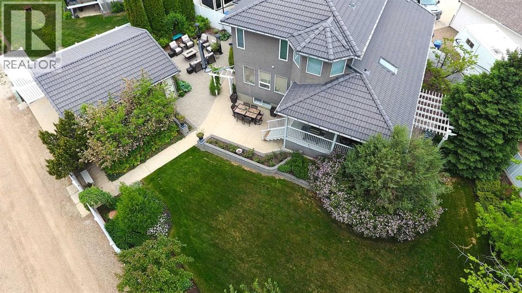 447 Spruce Way SE — photo 3