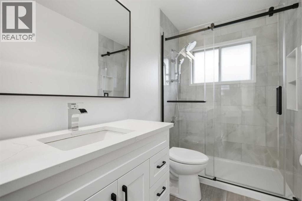 1040 16 Street NE — photo 3