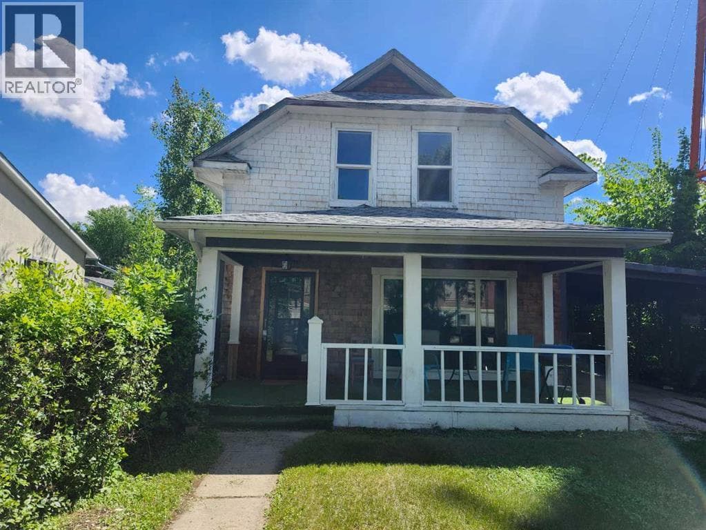 274 3 Street W