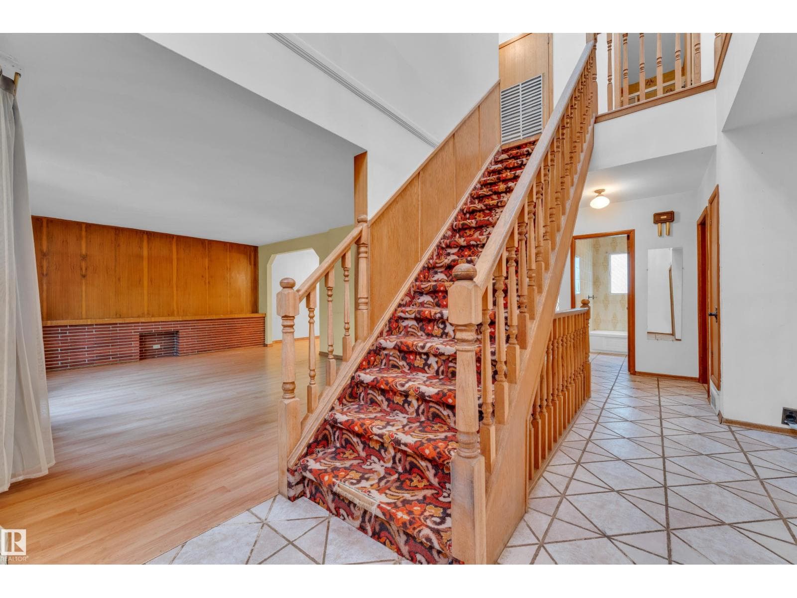 10819 54 AV NW — photo 3