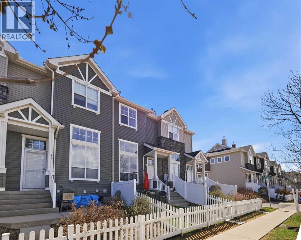 270 Elgin Way SE — photo 2