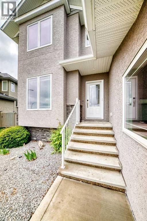 8 Eva Crescent — photo 2