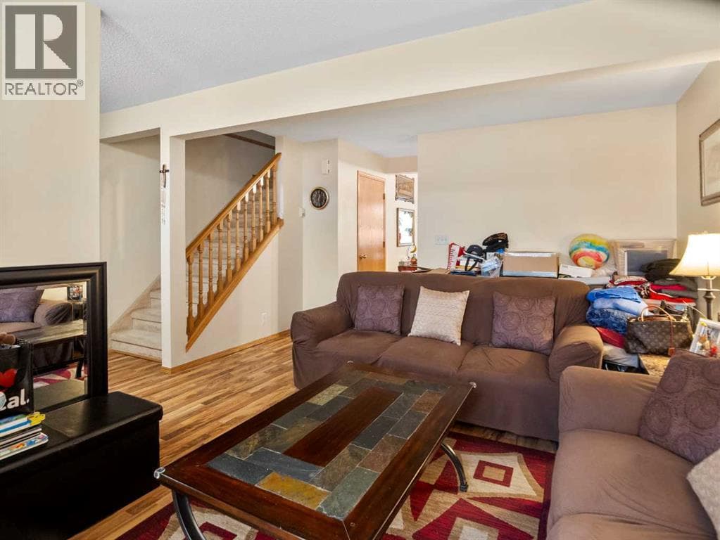 21 Dixon Crescent — photo 3
