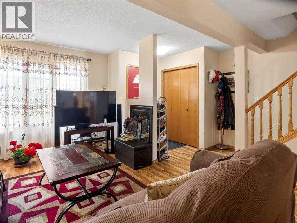 21 Dixon Crescent — photo 4