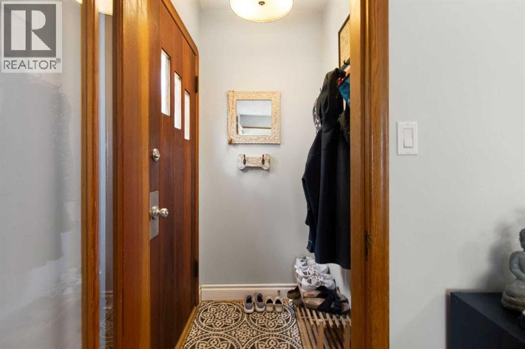 609 9 Avenue NE — photo 3