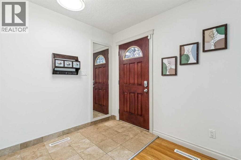 308 99 Avenue SE — photo 2