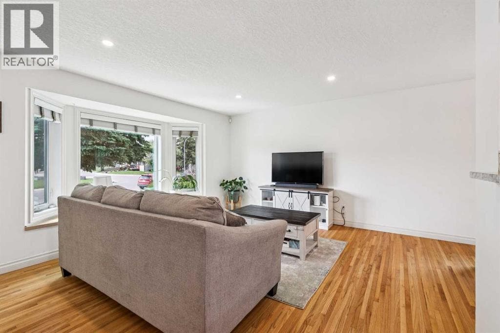 308 99 Avenue SE — photo 3