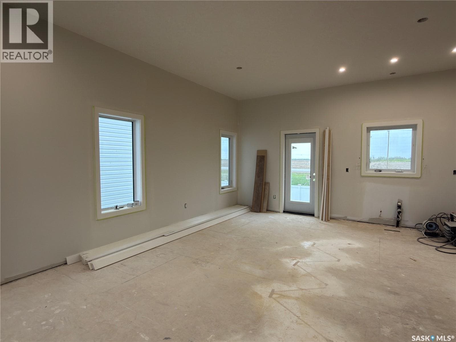 812 Ballesteros CRESCENT — photo 2