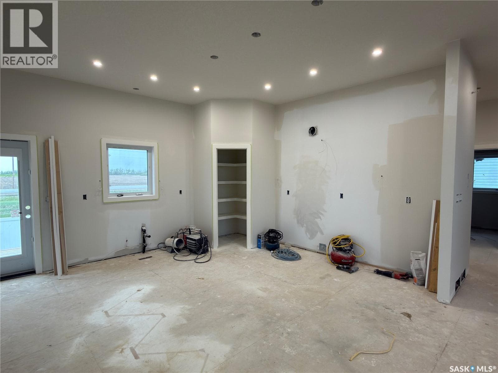 812 Ballesteros CRESCENT — photo 3