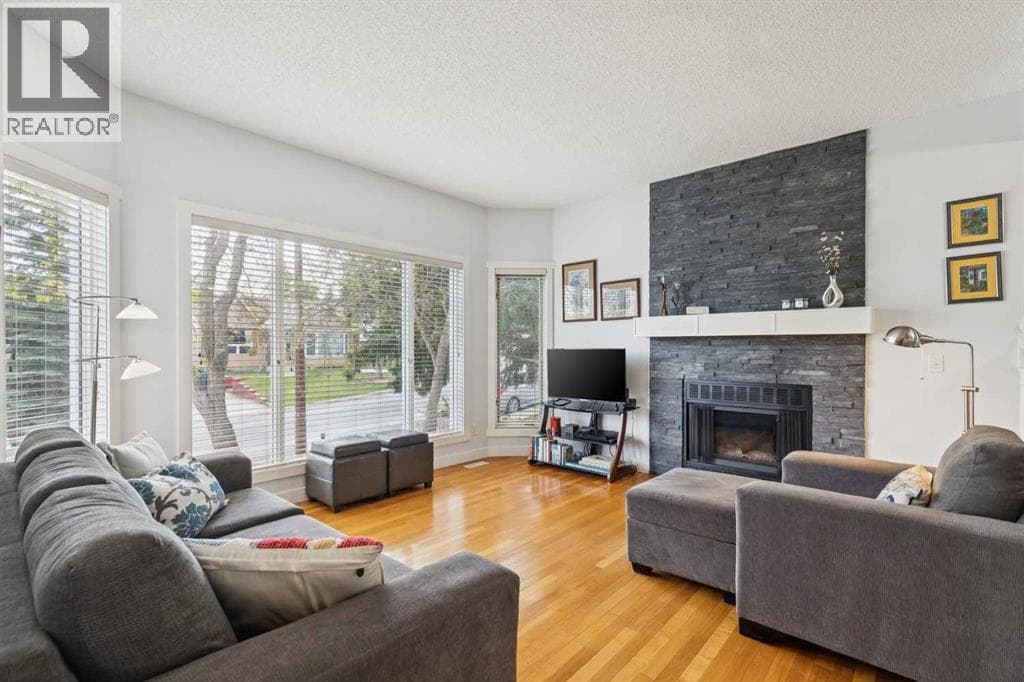 20 Stradwick Rise SW — photo 2