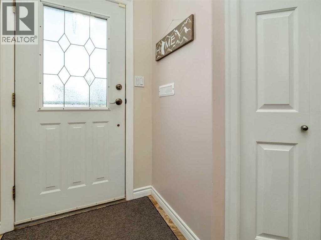 76 Blackfoot Crescent W — photo 5