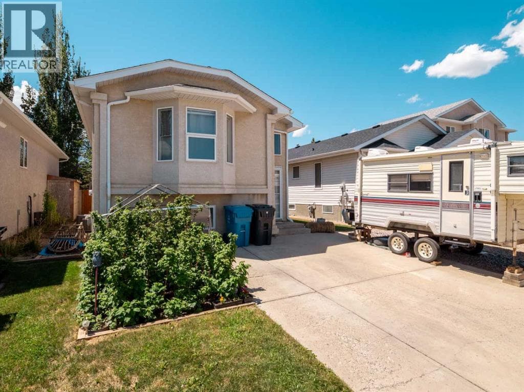 76 Blackfoot Crescent W — photo 2