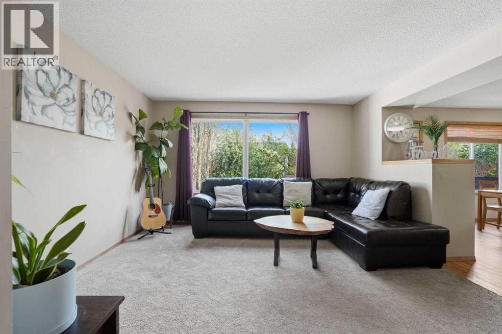 11 Somerglen Place SW — photo 3