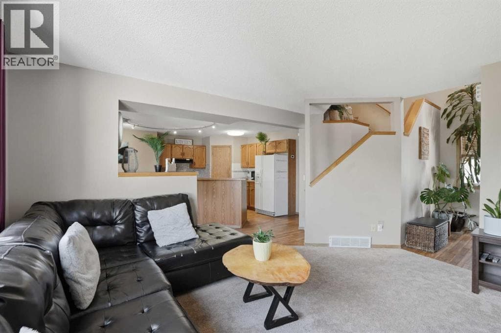 11 Somerglen Place SW — photo 5