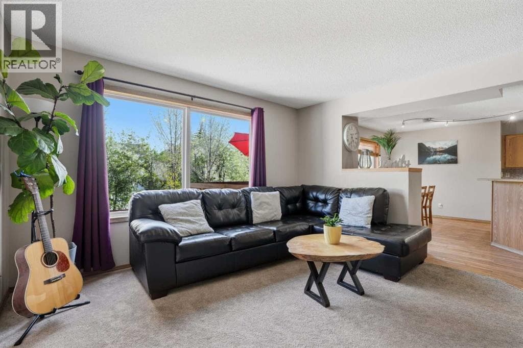 11 Somerglen Place SW — photo 4
