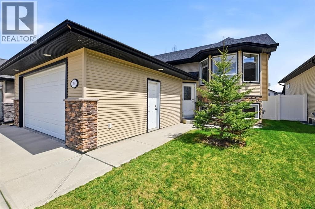 114 Stephenson Crescent — photo 4