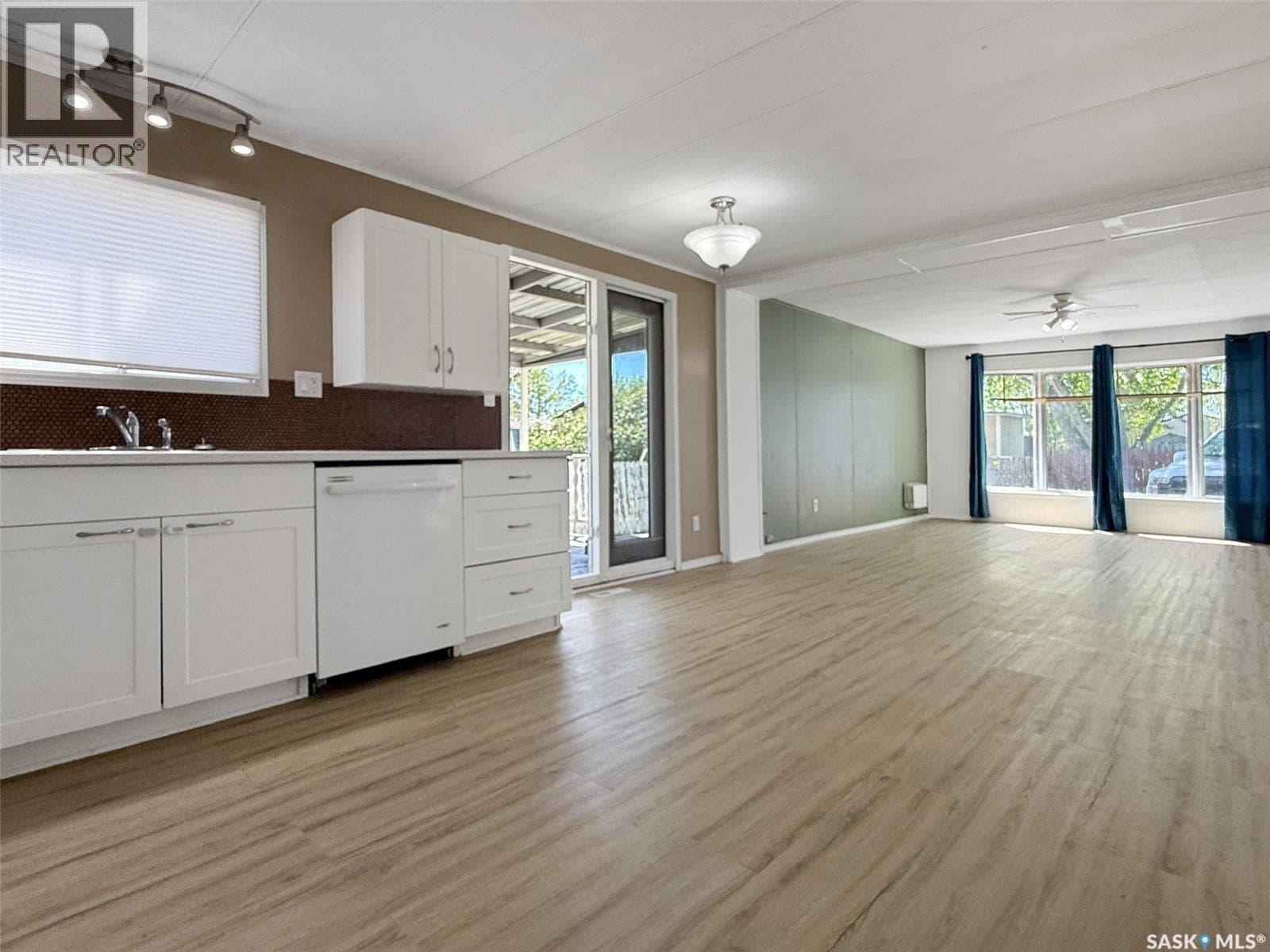 10 Prairie Sun COURT — photo 5