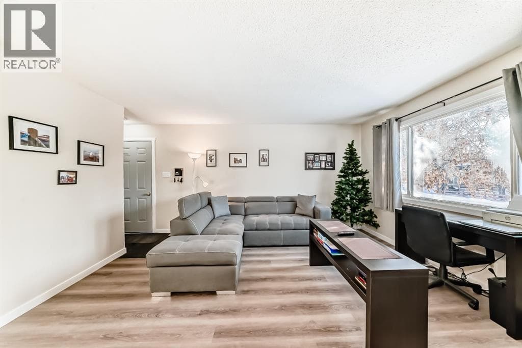 3221 32A Avenue SE — photo 3