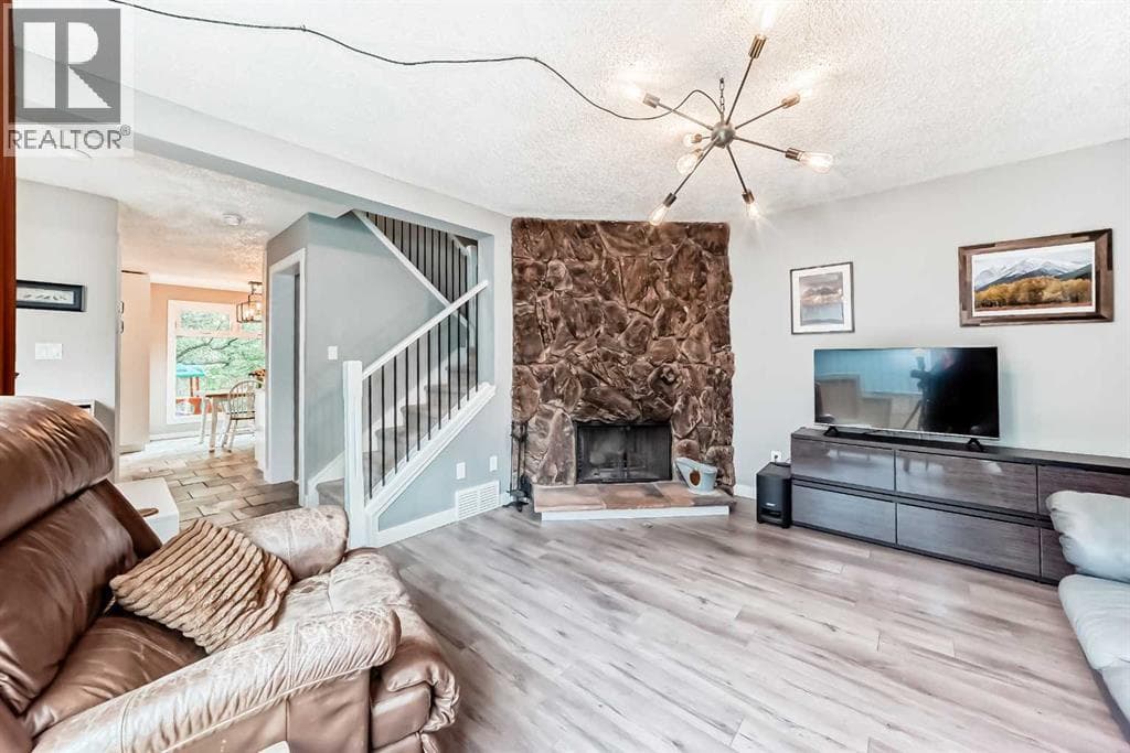 6739 Coach Hill Road SW — photo 3