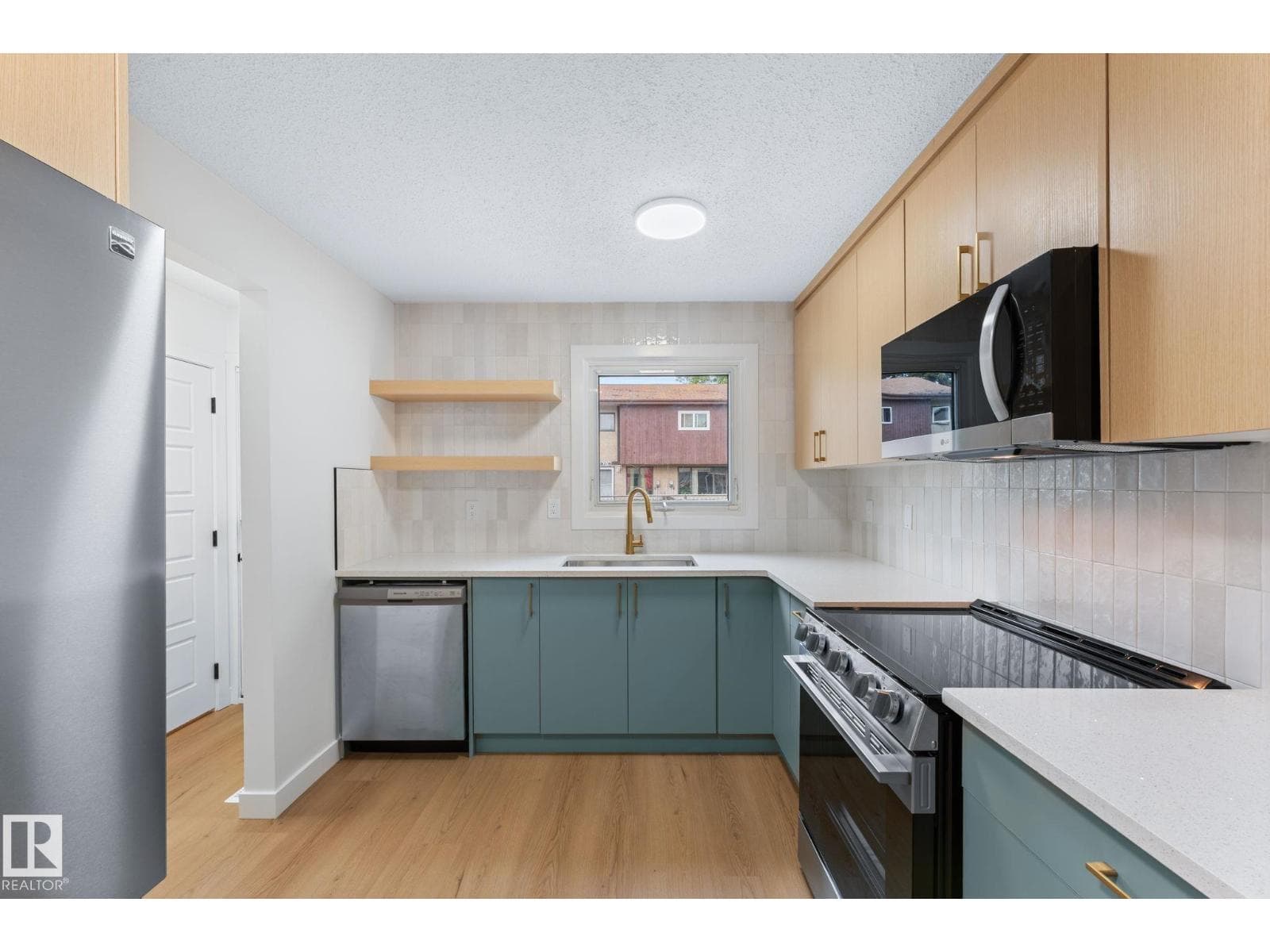 4 belmead gardens NW — photo 3