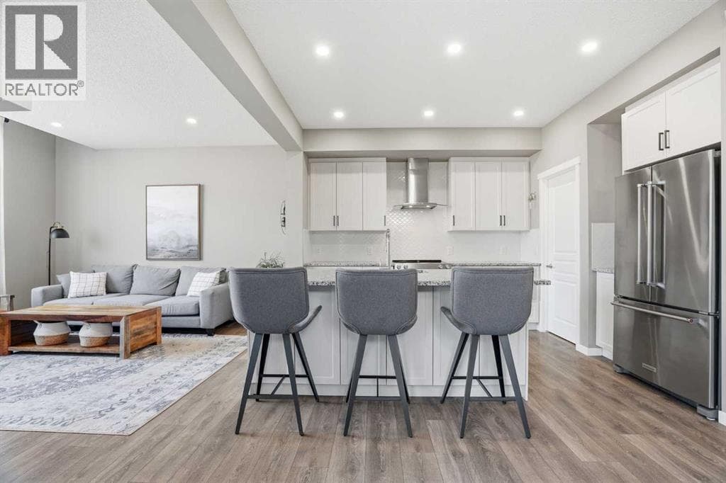 393 Masters Avenue SE — photo 3