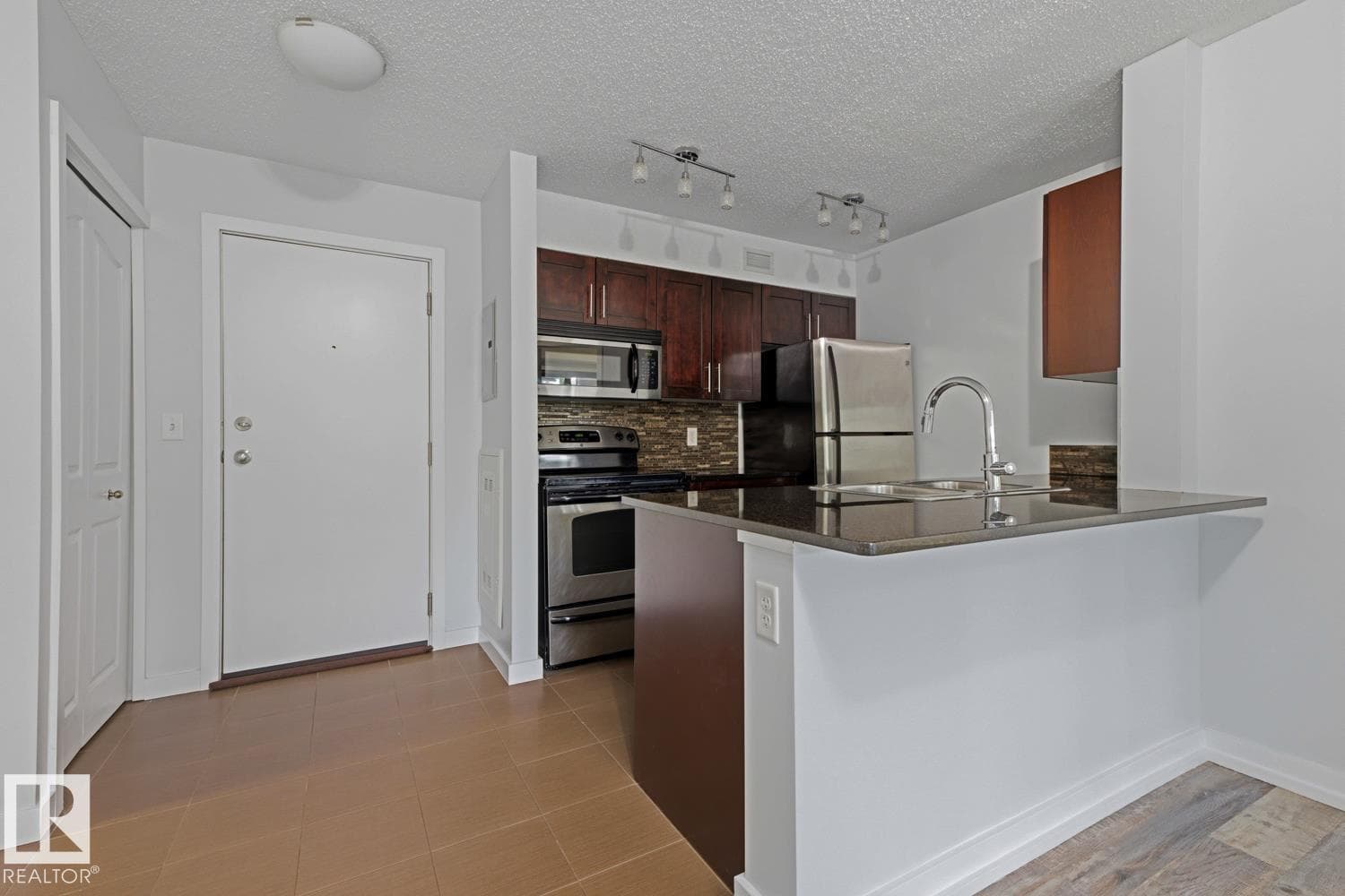 #110 534 WATT BV SW — photo 4