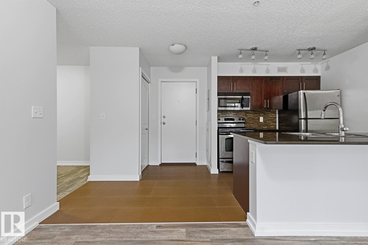#110 534 WATT BV SW — photo 5