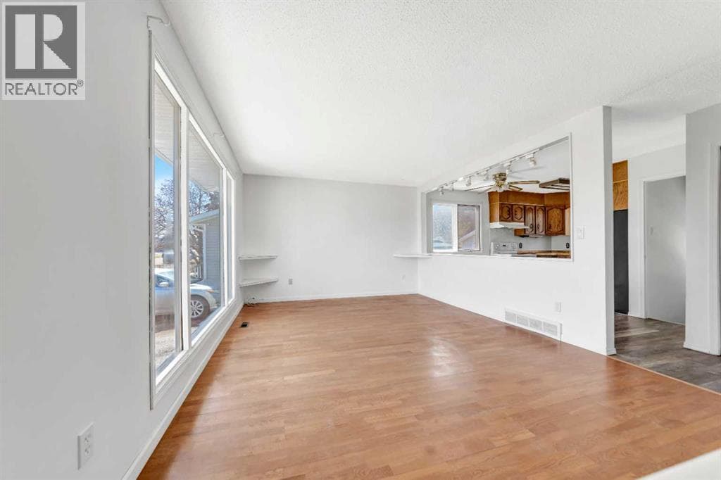 3510 57 Avenue — photo 2
