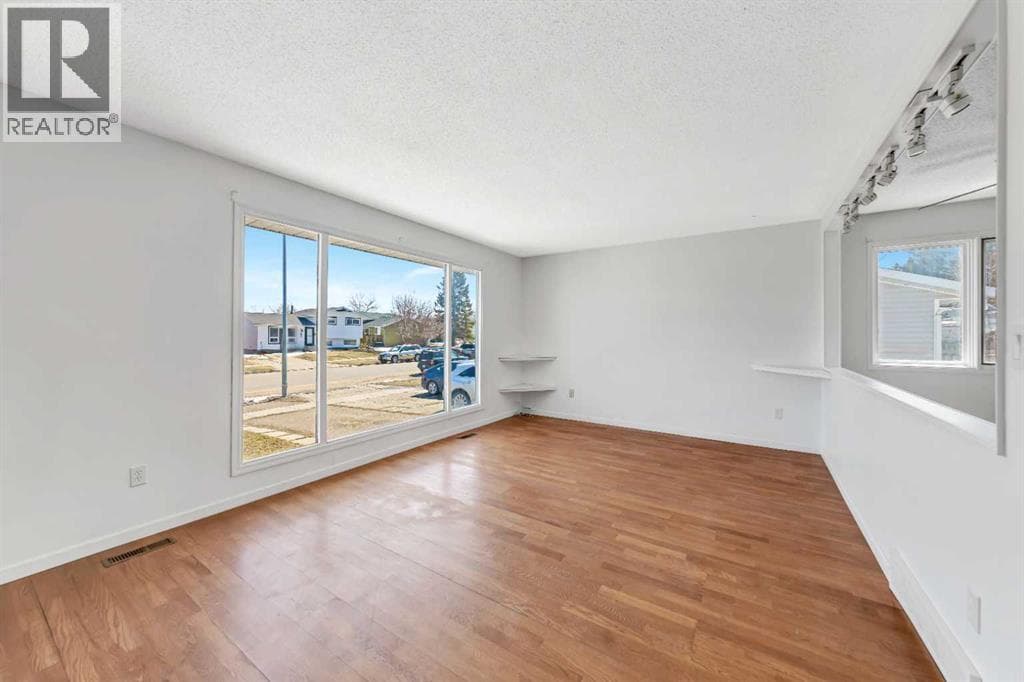 3510 57 Avenue — photo 3