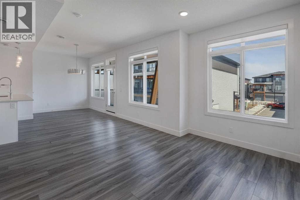 804, 10060 46 Street NE — photo 3