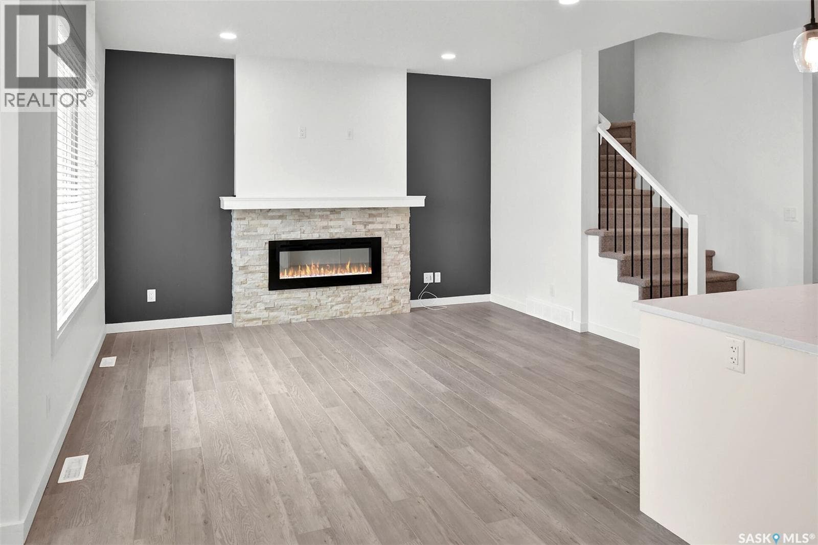 104 Forsey AVENUE — photo 2
