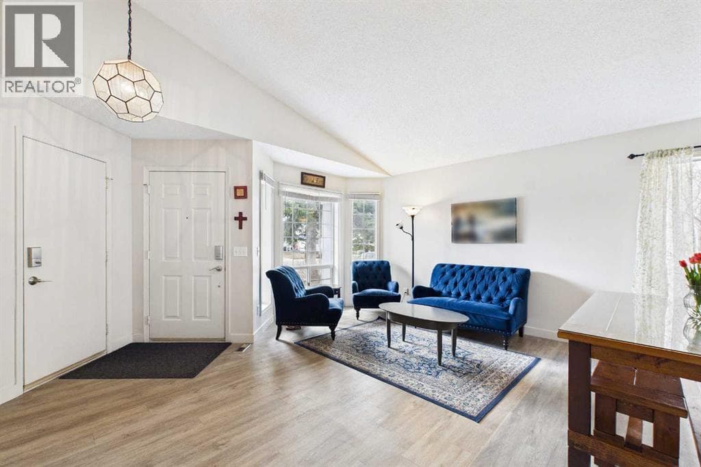 14 Citadel Drive NW — photo 3