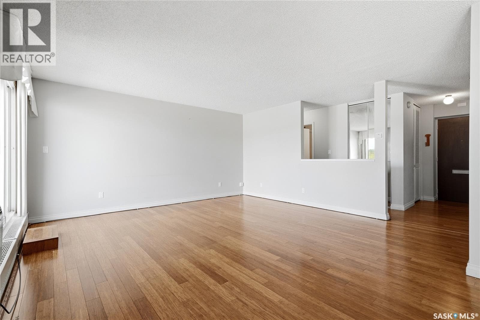 201 4545 Rae STREET — photo 5