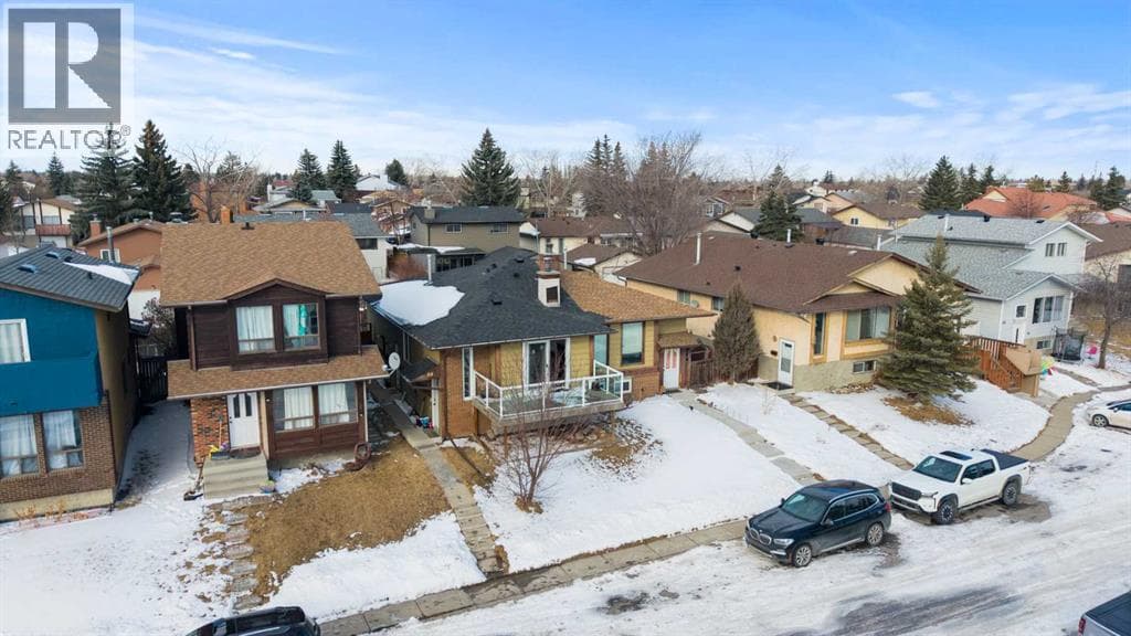 58 Templeson Crescent NE — photo 4