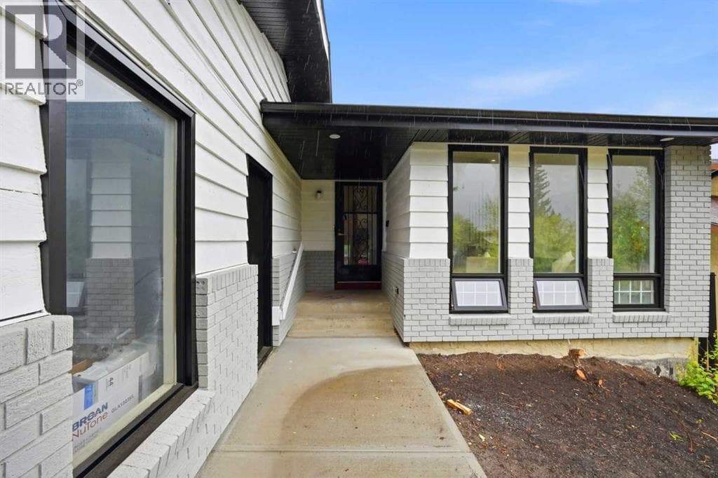 300 Edgehill Drive NW — photo 4