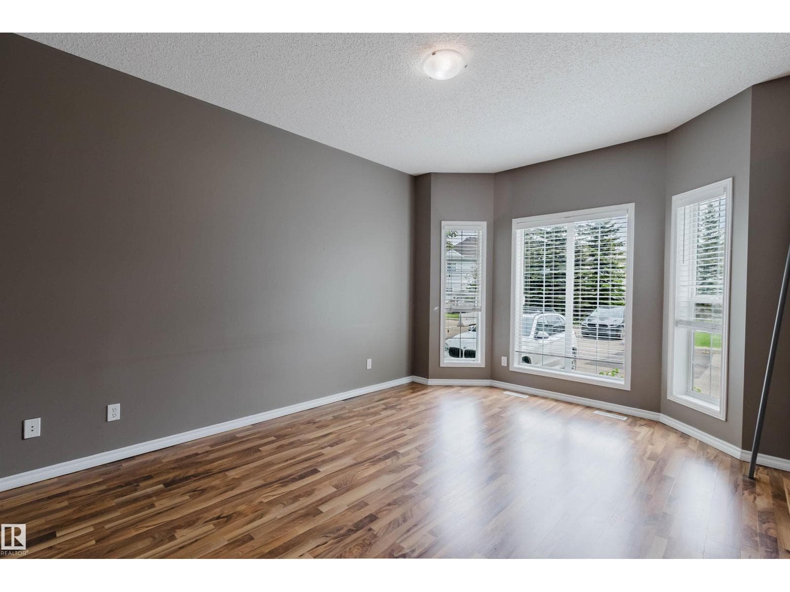#38 1780 GLASTONBURY BV NW — photo 3