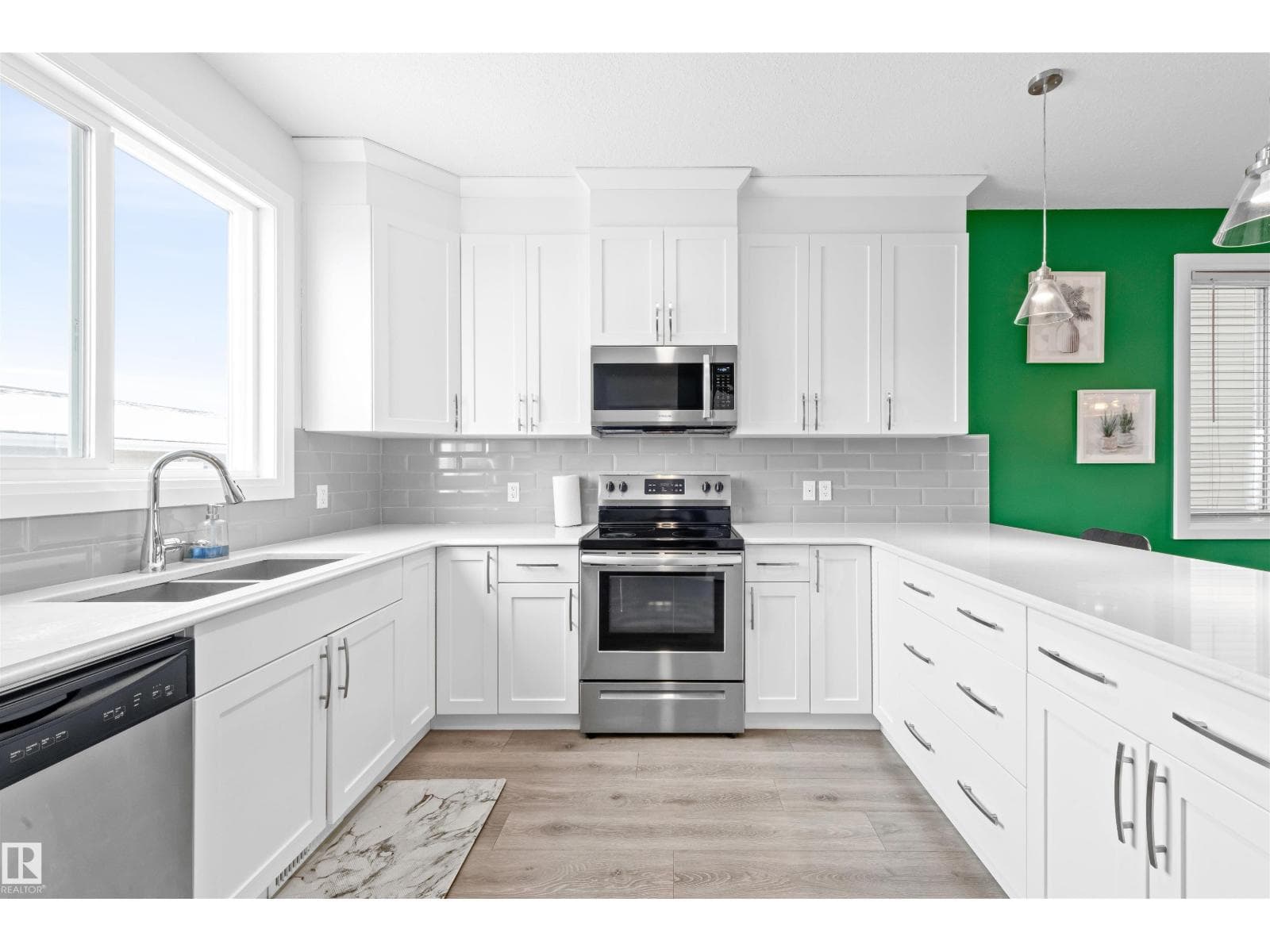 389 CHARLESWORTH DR SW