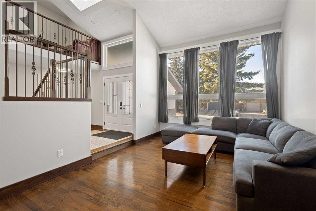 40 Wood Crescent SW — photo 5