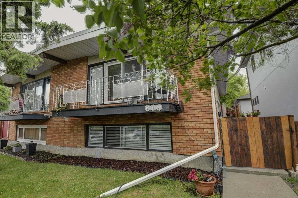 217 26 Avenue NE — photo 3