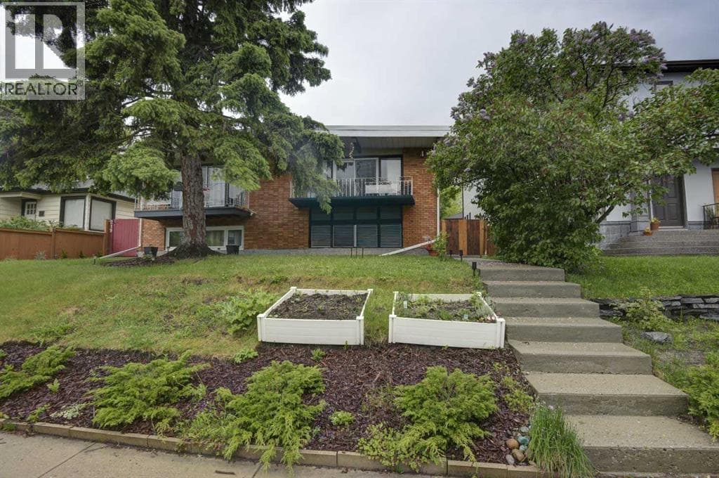 217 26 Avenue NE — photo 2