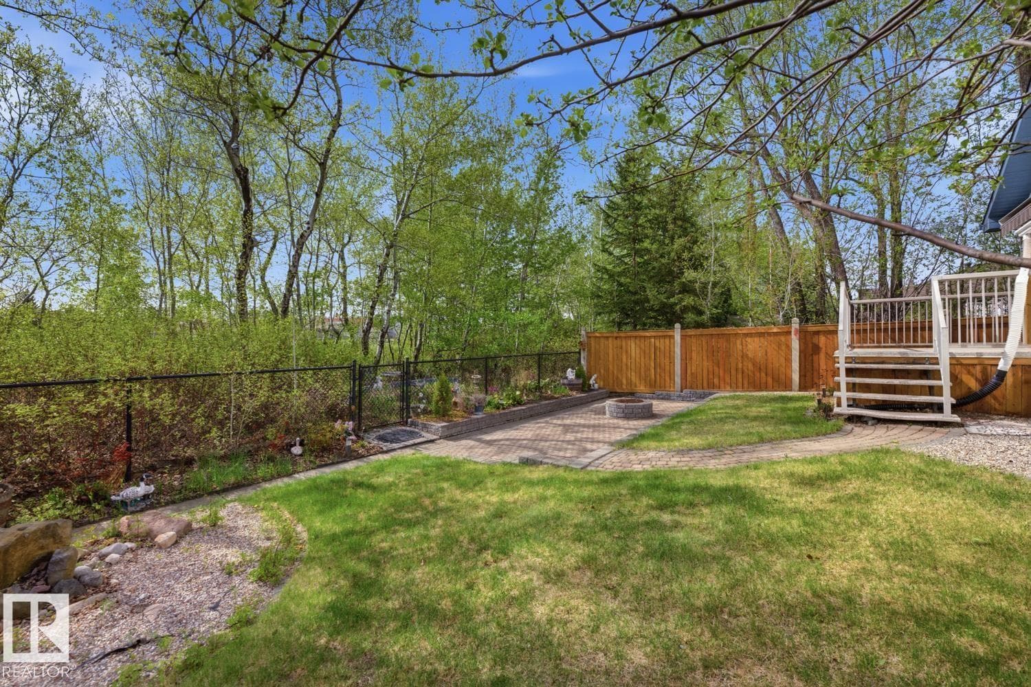 70 EASTCOTT DR — photo 2