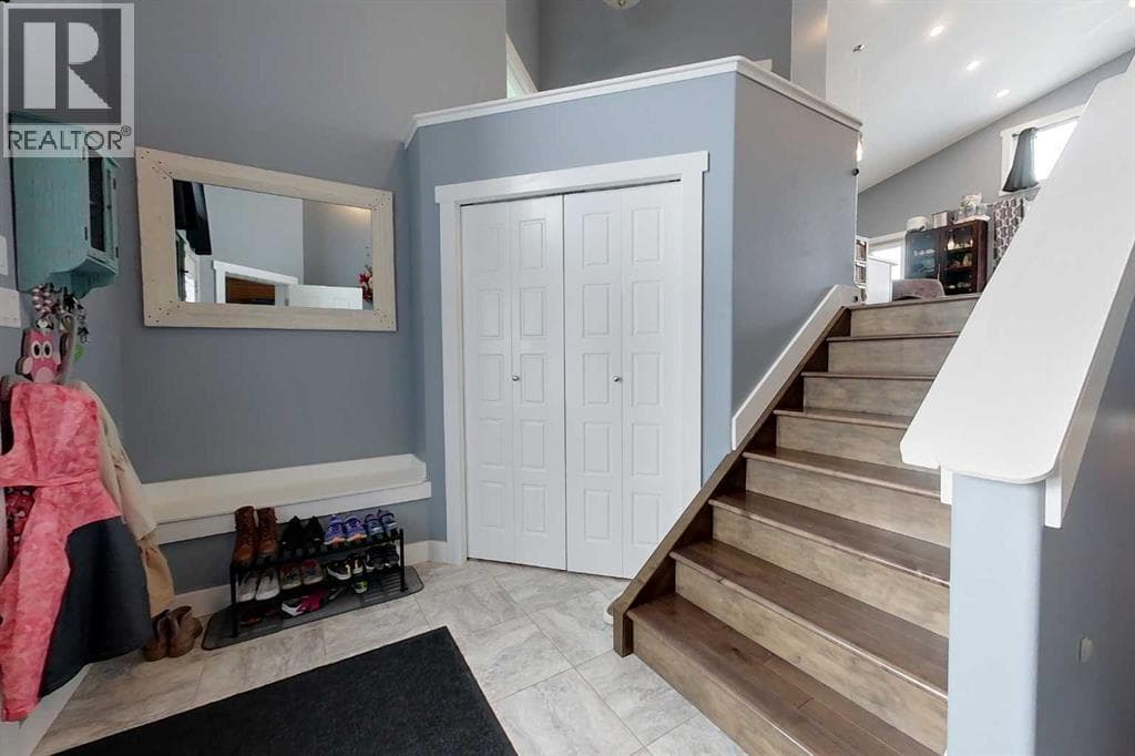 204 13 Street SE — photo 2