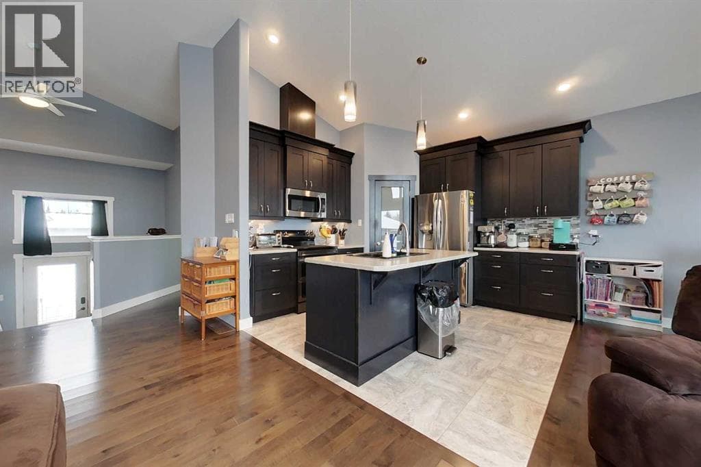 204 13 Street SE — photo 4