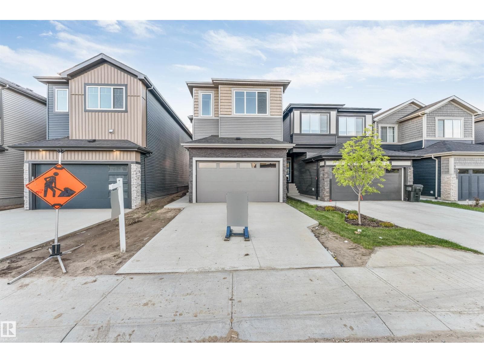 22740 82 AV NW