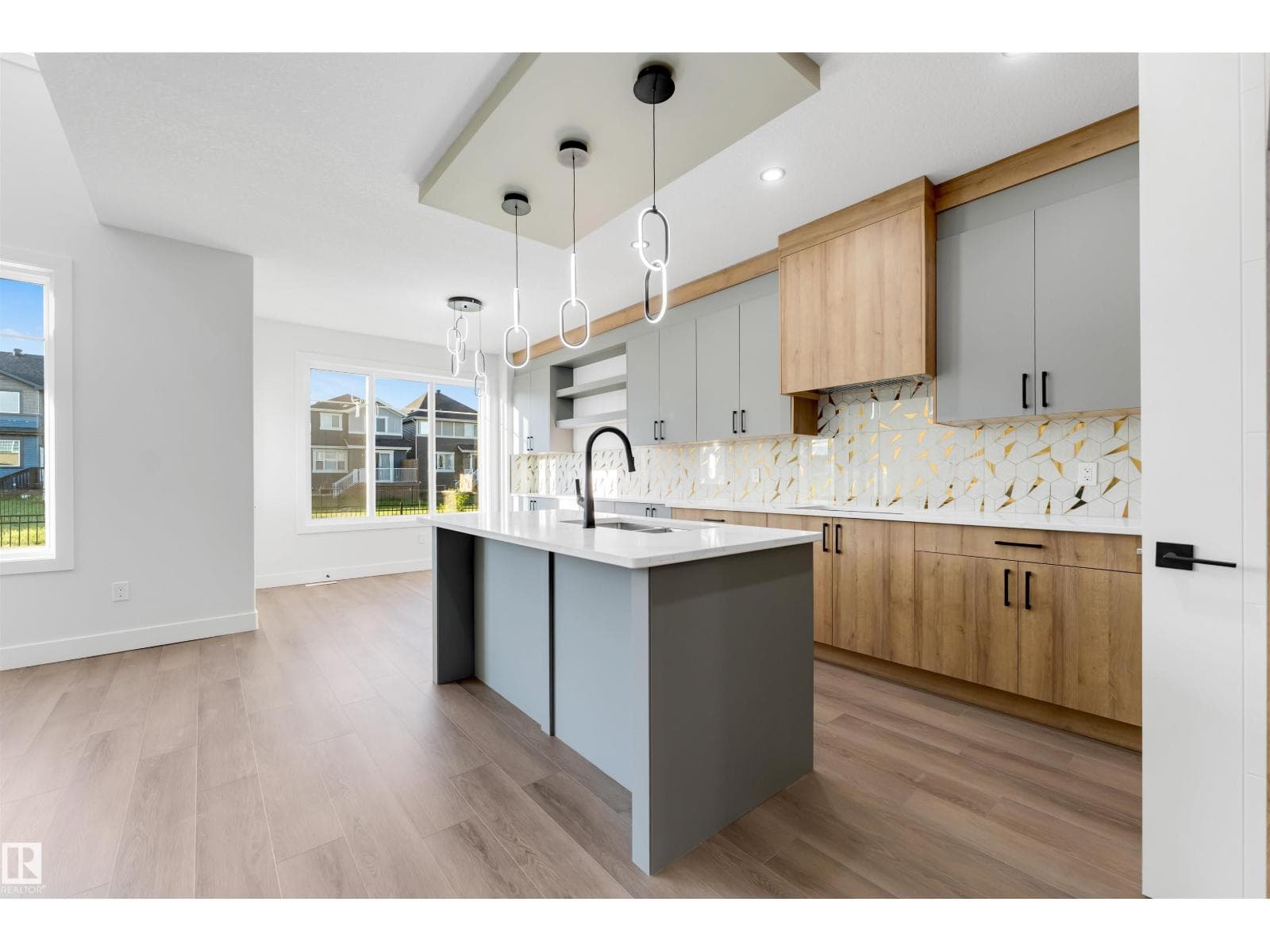 22740 82 AV NW — photo 3