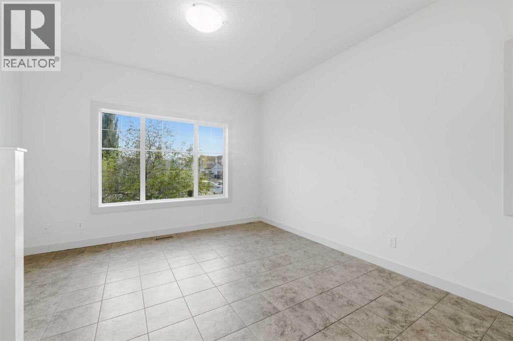 151 Royal Oak Drive NW — photo 3