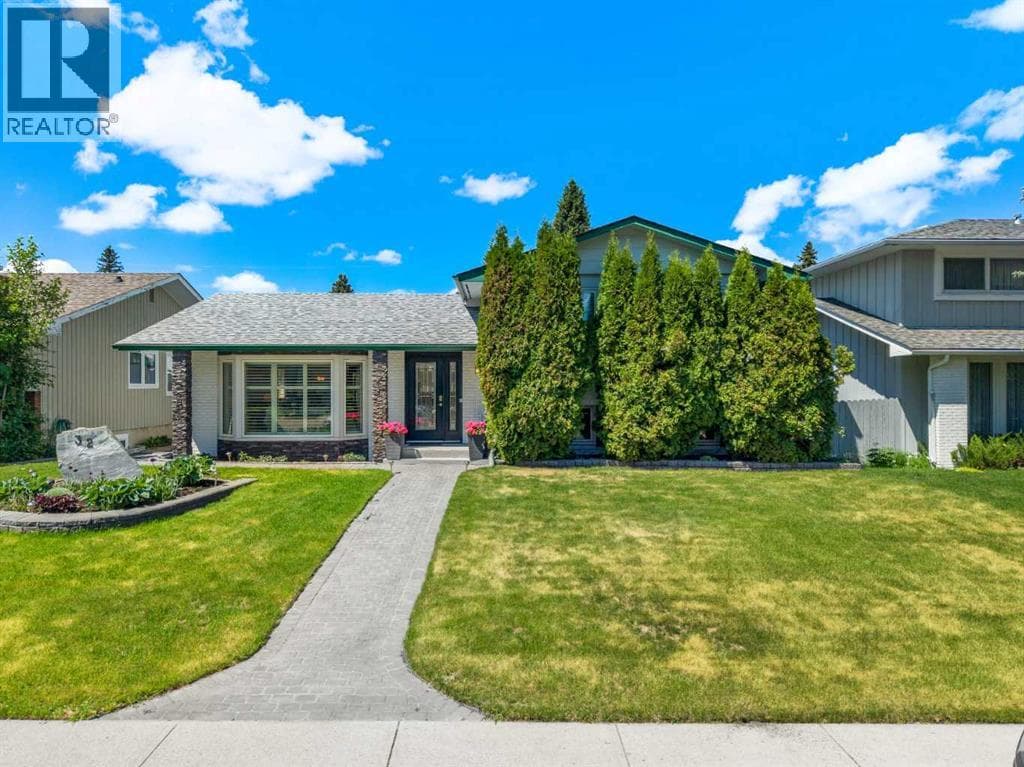 32 Lake Crimson Close SE