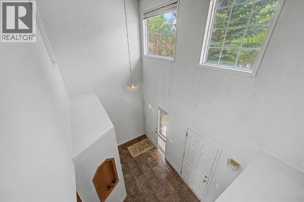 826 Coventry Drive NE — photo 4
