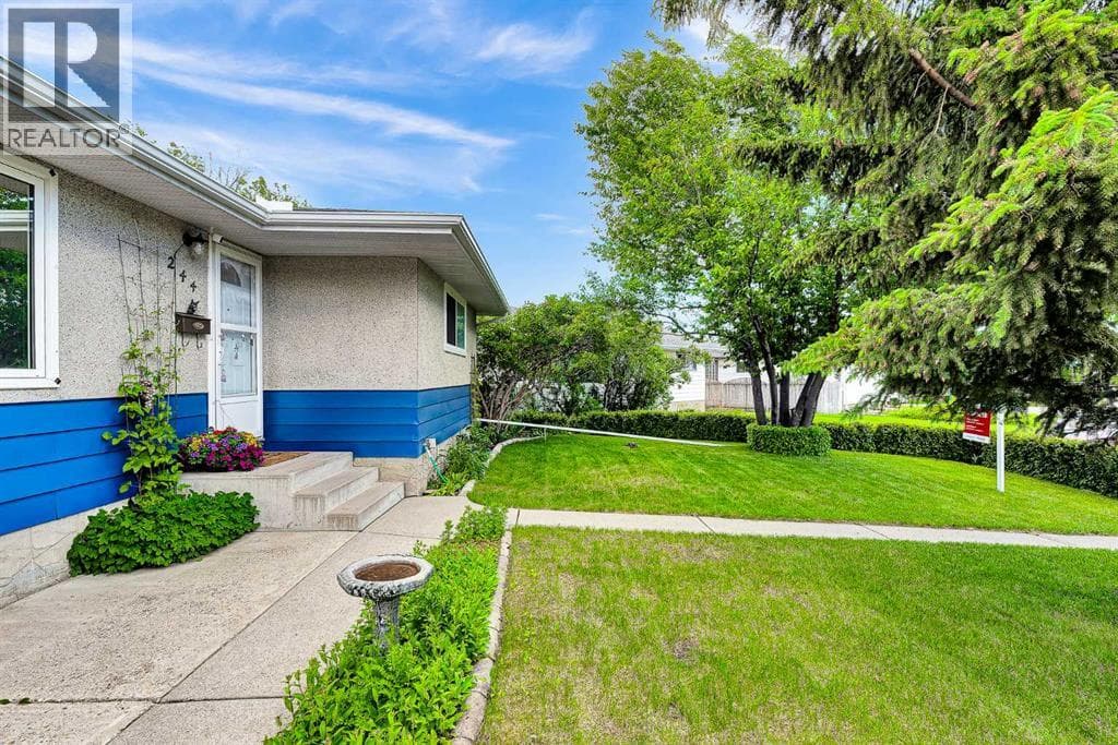 244 Travis Place NE — photo 3