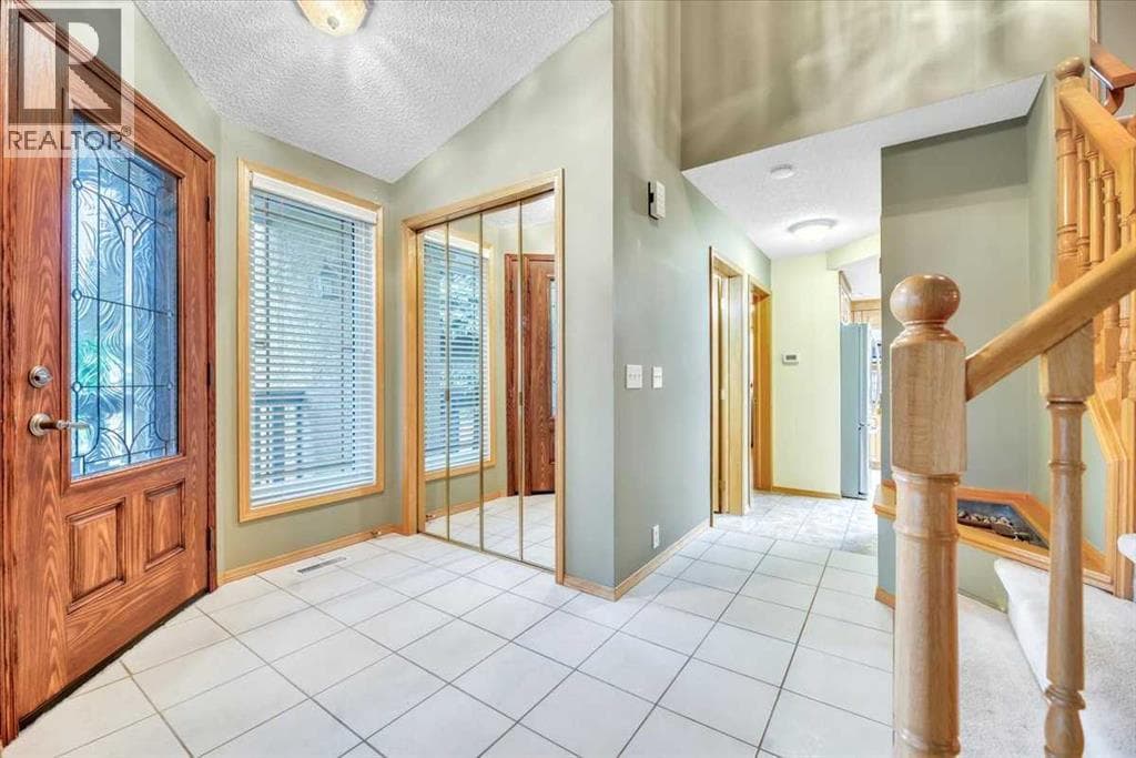 231 Mt Victoria Place SE — photo 3